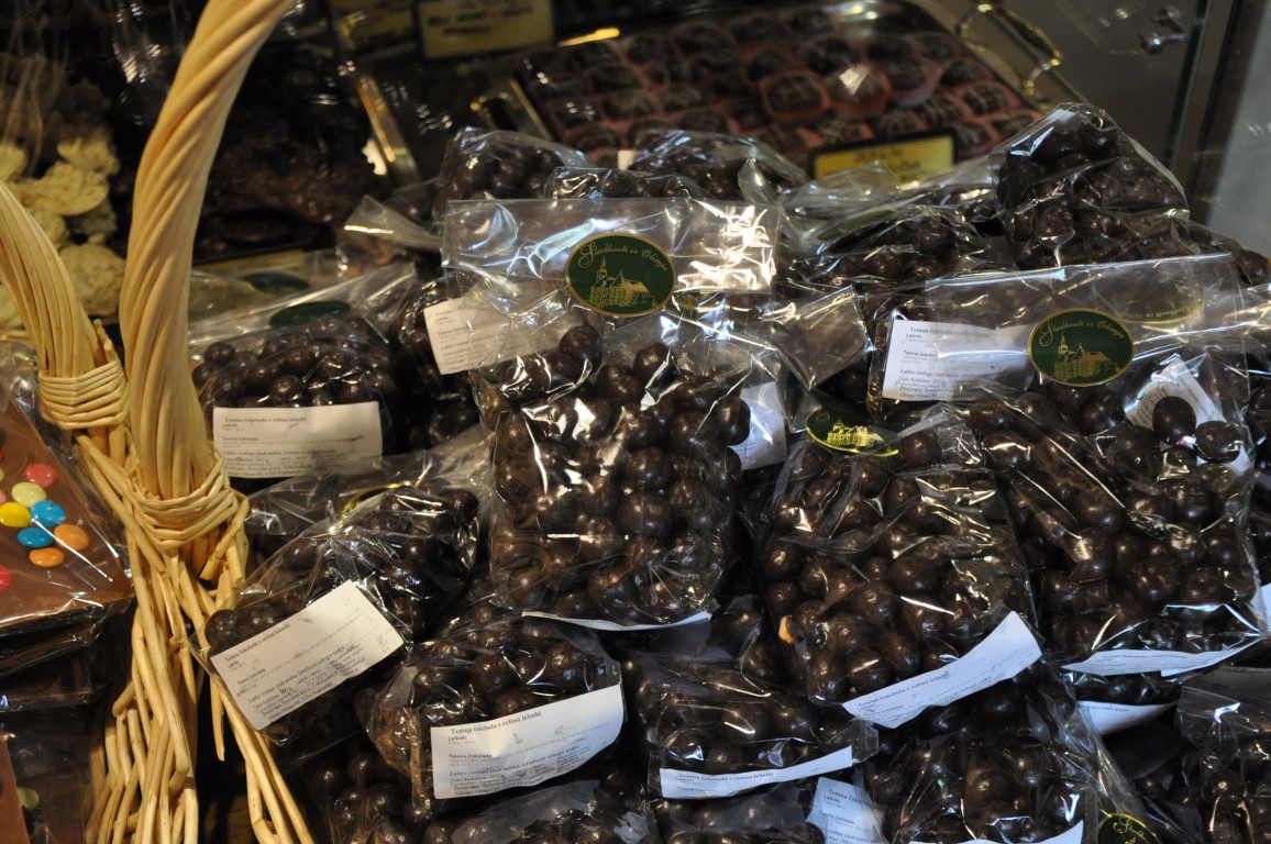 Obliti lešniki v temni čokolada
