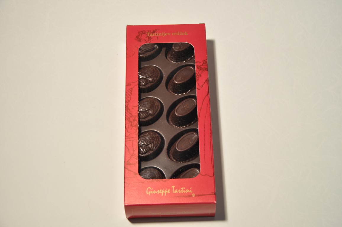 Bonboniera Tartini – Persipan v temni čokoladi